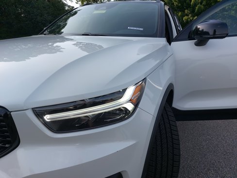 Used 2021 Volvo XC40 T4 R-Design w/ Climate Package image 34