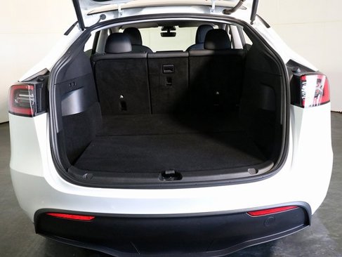 Used 2021 Tesla Model Y Long Range image 26