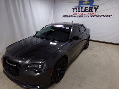 Used 2020 Chrysler 300 Touring w/ Sport Appearance Package image 3
