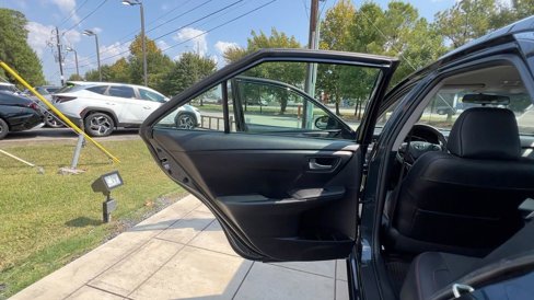 Used 2017 Toyota Camry image 40