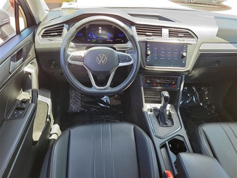 Used 2022 Volkswagen Tiguan SE image 9