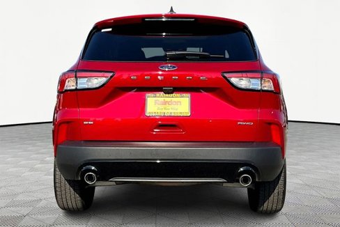 Used 2022 Ford Escape SE w/ SE Sport Appearance Package image 4