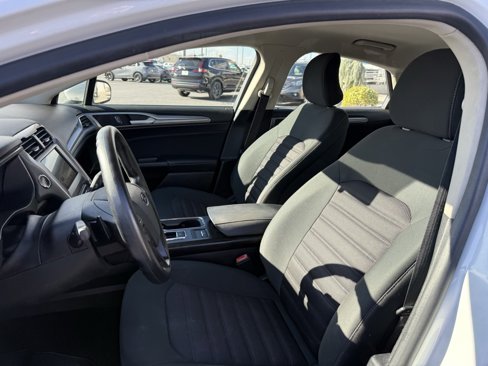 Used 2018 Ford Fusion SE w/ Fusion SE Technology Package image 10
