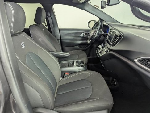 Used 2020 Chrysler Pacifica Touring w/ S Appearance Package image 21