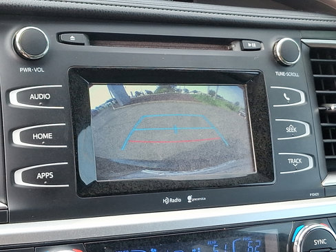 Used 2015 Toyota Highlander LE image 18
