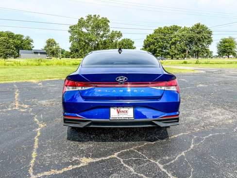 Used 2021 Hyundai Elantra SEL w/ Convenience Package image 6