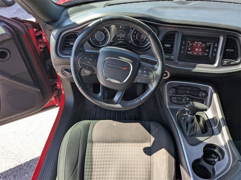 Used 2016 Dodge Challenger SXT image 14