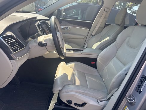 Certified 2024 Volvo XC90 B6 Ultimate w/ Protection Package Premier image 3