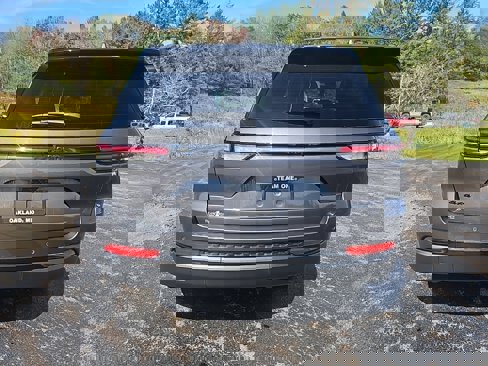 Used 2024 Jeep Grand Cherokee Altitude image 4