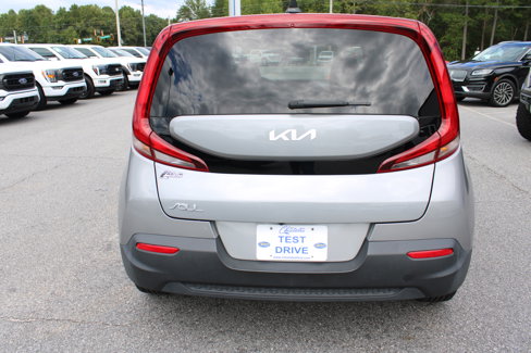 Used 2022 Kia Soul LX image 7