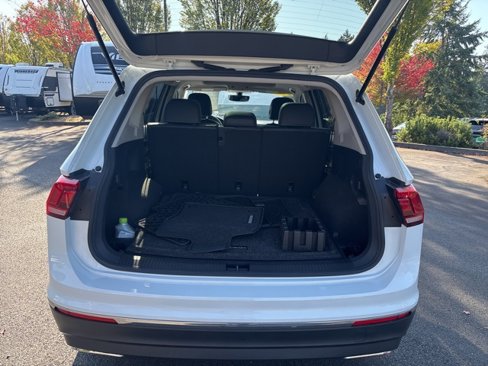 Used 2021 Volkswagen Tiguan SE w/ Panoramic Sunroof Package image 4