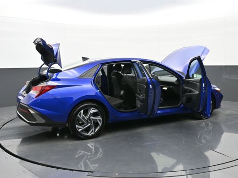 Certified 2025 Hyundai Elantra Sport image 44
