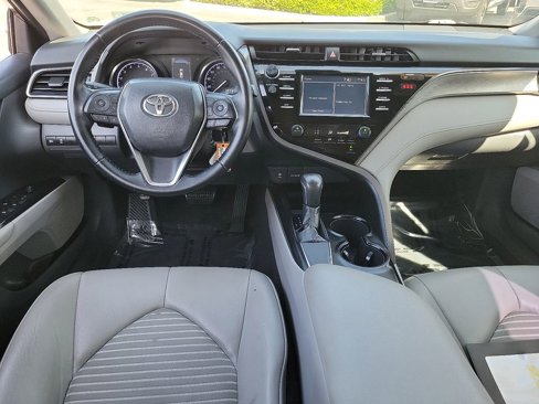 Used 2019 Toyota Camry L image 4