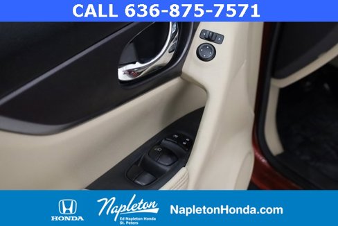 Used 2016 Nissan Rogue SV w/ SV Moonroof Package image 13