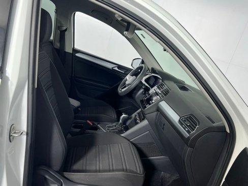 Used 2022 Volkswagen Tiguan S image 32