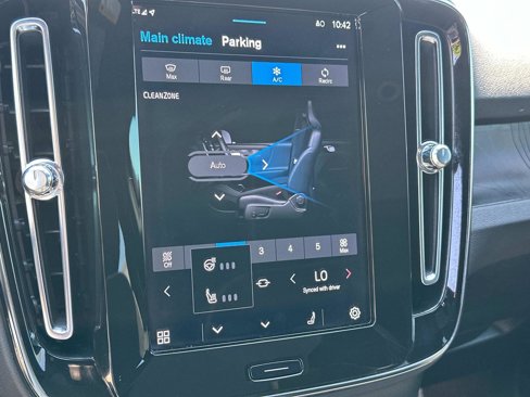 Certified 2022 Volvo C40 P8 Recharge Ultimate image 12