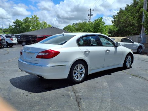 Used 2013 Hyundai Genesis 3.8 image 3