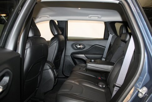 Used 2021 Jeep Cherokee Latitude Lux w/ Comfort/Convenience Group image 11