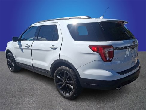 Used 2019 Ford Explorer XLT w/ Equipment Group 202A image 6