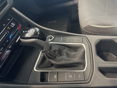 Certified 2025 Volkswagen Jetta Sport image 12