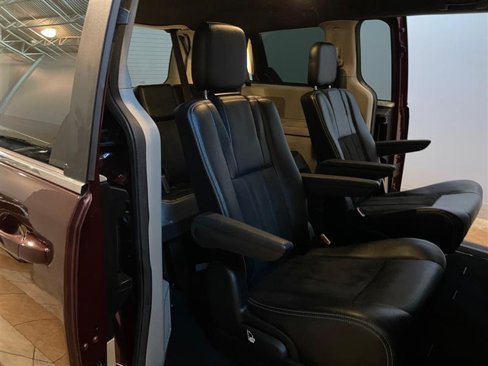 Used 2019 Dodge Grand Caravan SXT image 56