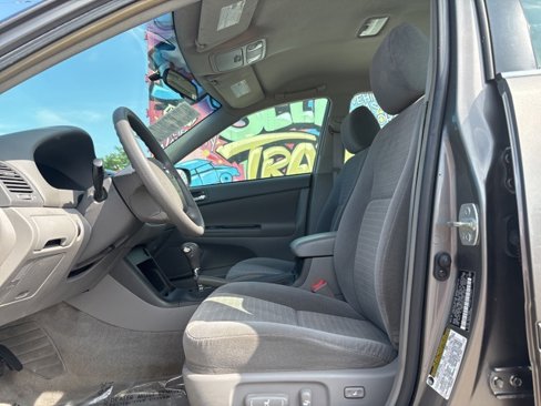 Used 2005 Toyota Camry LE image 8