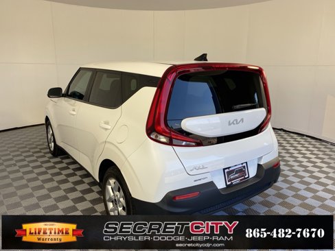 Used 2022 Kia Soul LX w/ Technology Package image 5