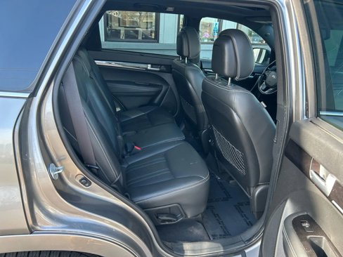Used 2015 Kia Sorento SX image 29