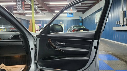 Used 2014 BMW 320i xDrive Sedan image 10