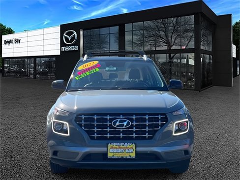 Used 2022 Hyundai Venue Limited image 2