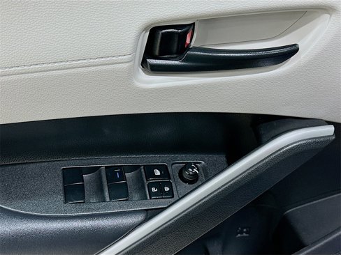 Used 2022 Toyota Corolla Cross LE image 17