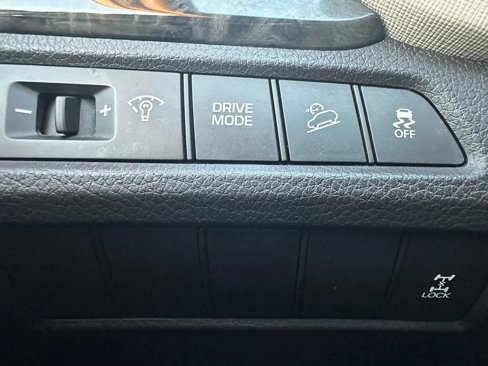 Used 2017 Hyundai Santa Fe Sport image 23
