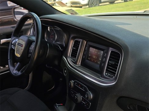 Used 2016 Dodge Charger SE image 34