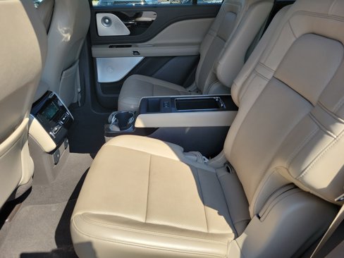 Used 2020 Lincoln Aviator Reserve w/ Equipment Group 202A image 18