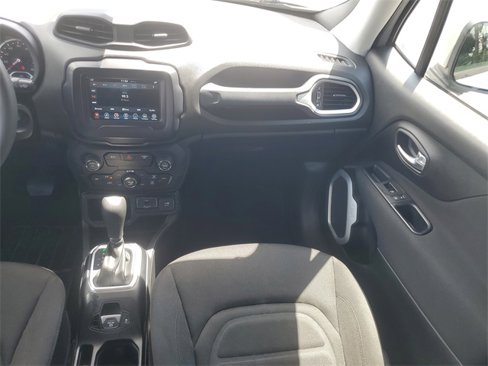 Used 2018 Jeep Renegade Latitude image 16