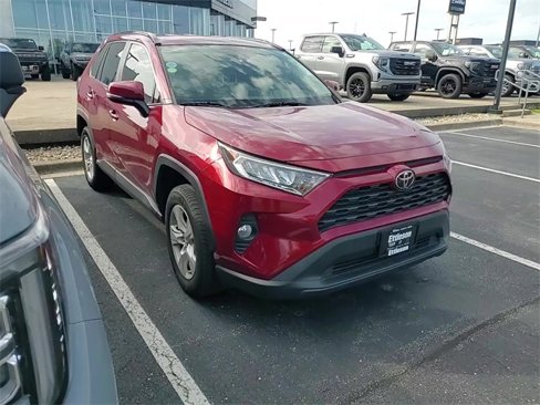 Used 2021 Toyota RAV4 XLE image 2