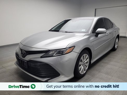 Used 2018 Toyota Camry LE image 1