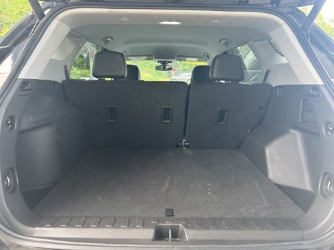 Used 2024 GMC Terrain SLT image 30
