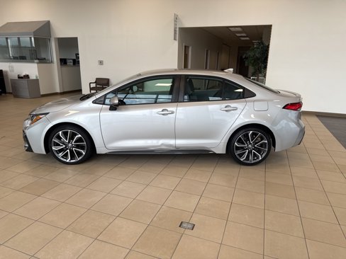 Used 2022 Toyota Corolla SE image 2