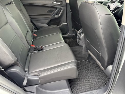Certified 2019 Volkswagen Tiguan SE image 16