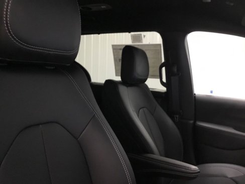 New 2025 Chrysler Pacifica Select image 20