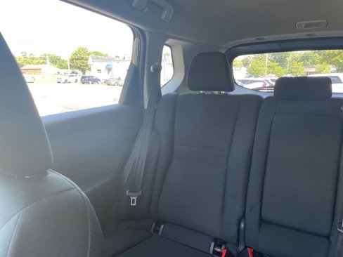 Used 2023 Nissan Rogue S image 37