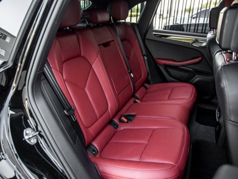 Certified 2023 Porsche Macan image 39