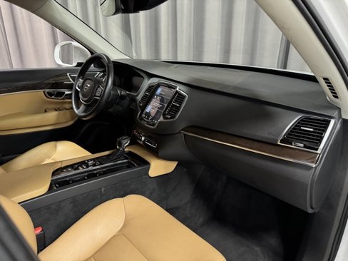 Used 2016 Volvo XC90 T6 Momentum w/ Momentum Plus Package image 9