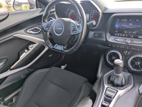 Used 2019 Chevrolet Camaro LT w/ Technology Package image 15