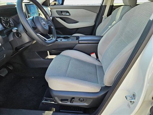 Used 2022 Nissan Rogue SV image 15