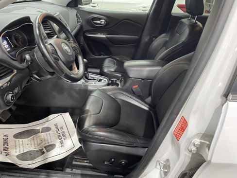 Used 2019 Jeep Cherokee Latitude Plus w/ Cold Weather Group image 35