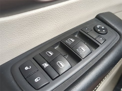 Used 2021 Chrysler Voyager Lxi image 22