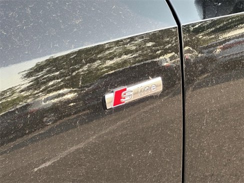 Certified 2025 Audi Q3 2.0T Premium image 11