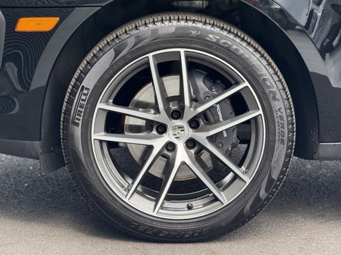 Certified 2025 Porsche Macan image 11